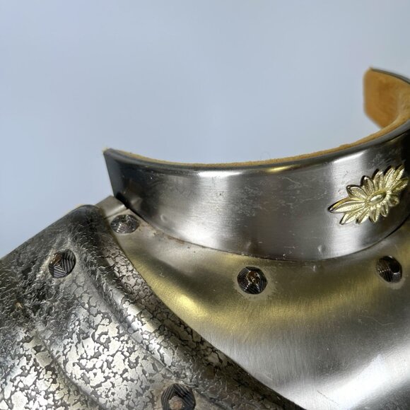 Vintage Knight's Metal Armor Breastplate Liquor Swivel Table Top Bar Medieval - Picture 8 of 9